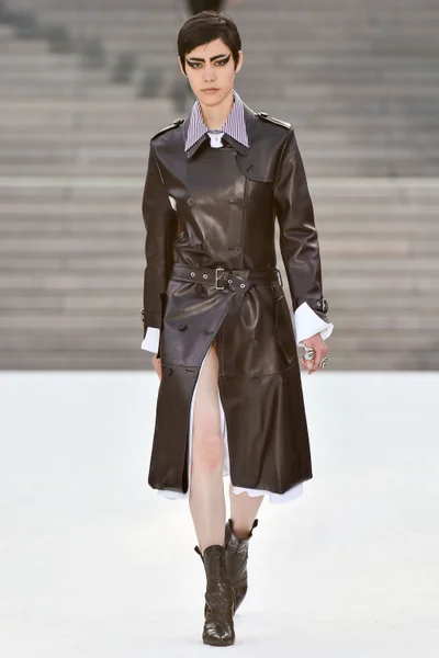 Look 15
